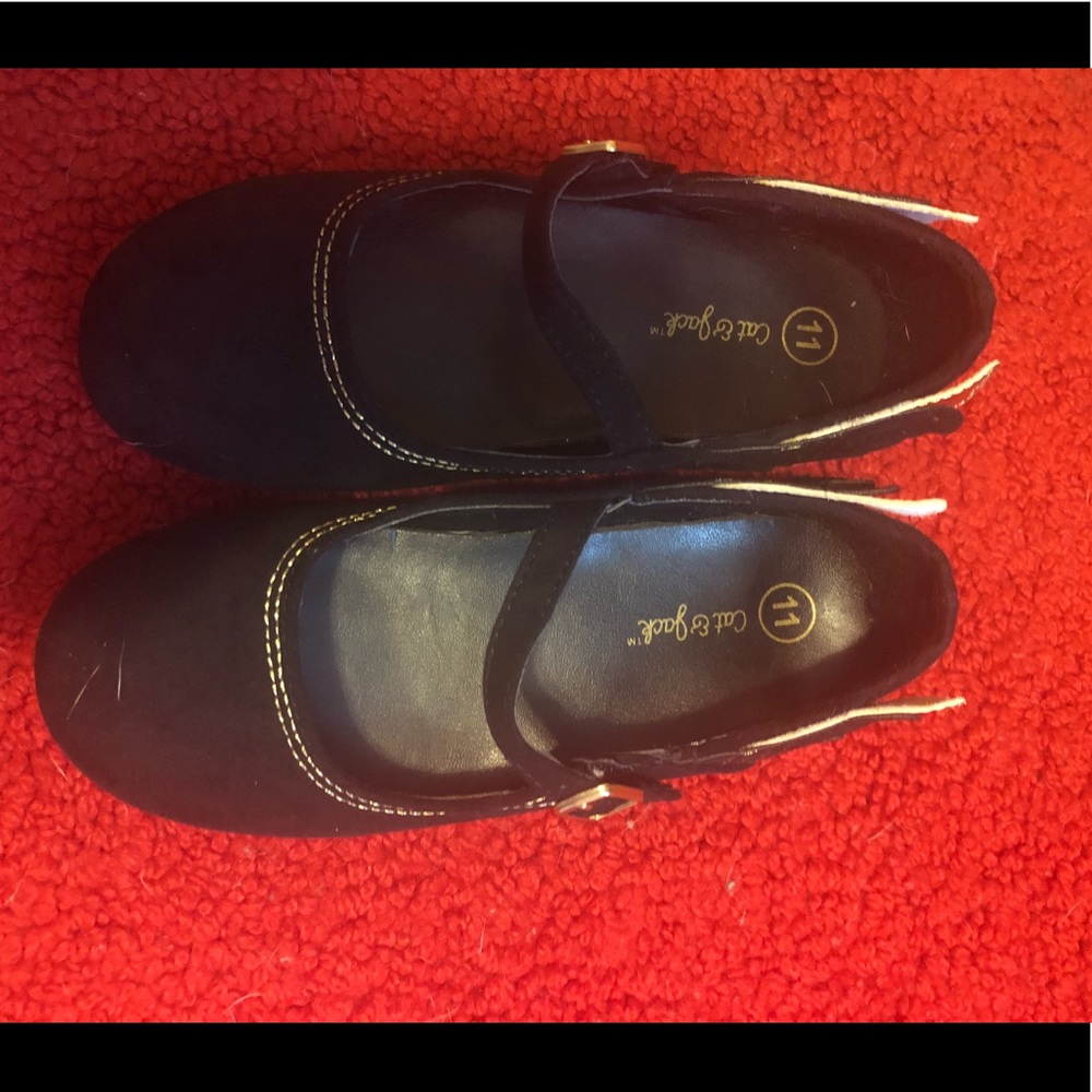 Black and gold wing flats